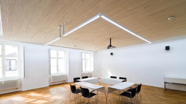 WS Topakustik Hofburg ArchKammer 3 Topakustik® Akustikdecke in einem großen Innenraum
